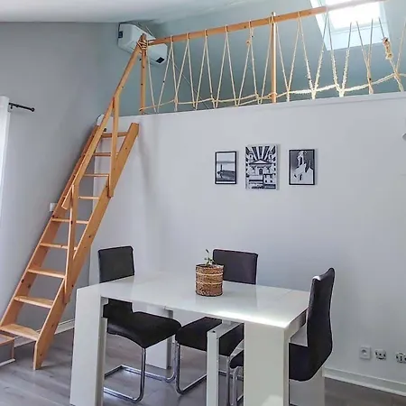 Bright Rooftop F3 Terrace Sea & Mountain View Apartament *