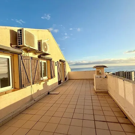 Bright Rooftop F3 Terrace Sea & Mountain View Apartament